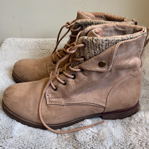 Rock Candy lace up boots, size 10 light brown - Picture 2 of 9